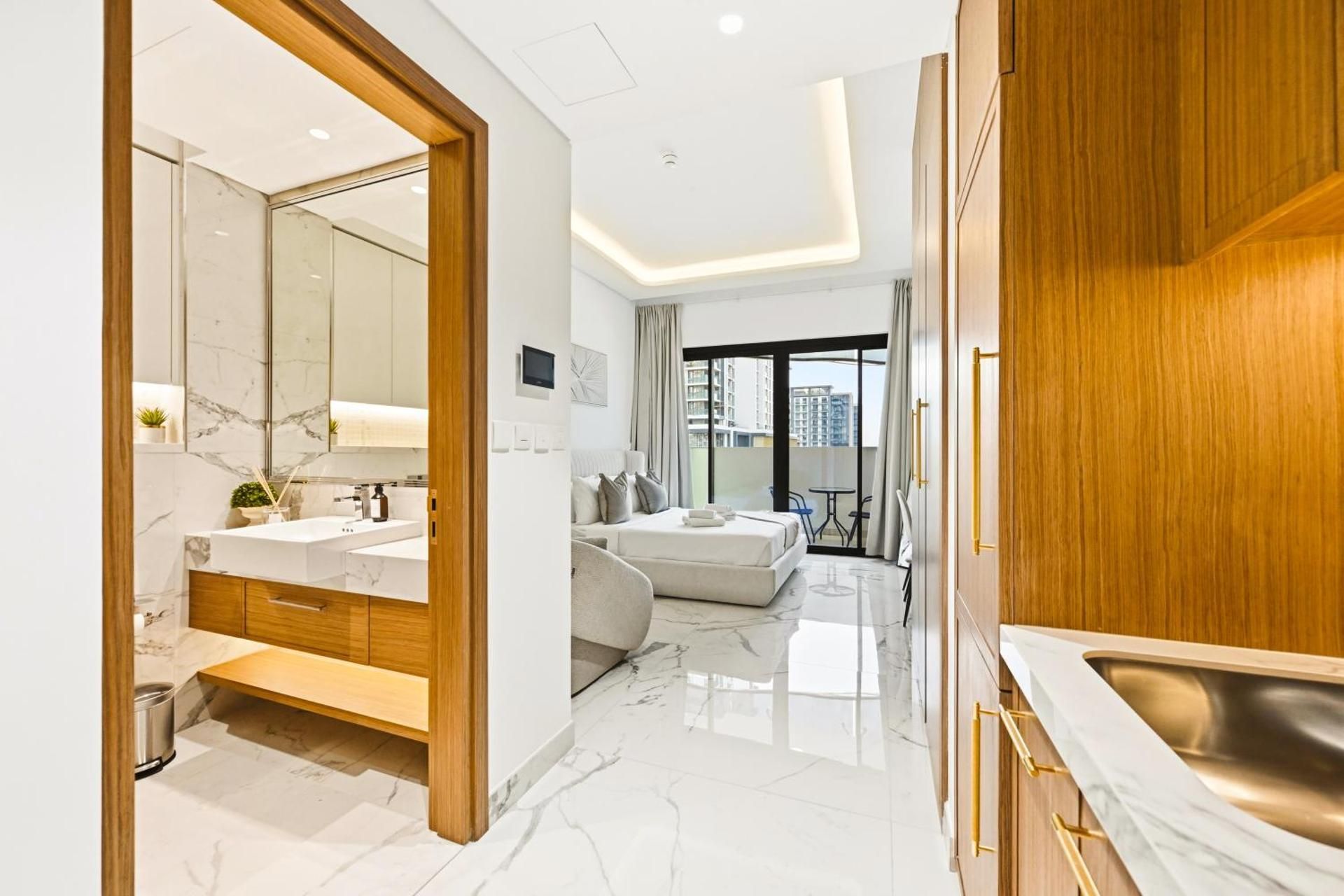 Studio Apartment with Queen Bed