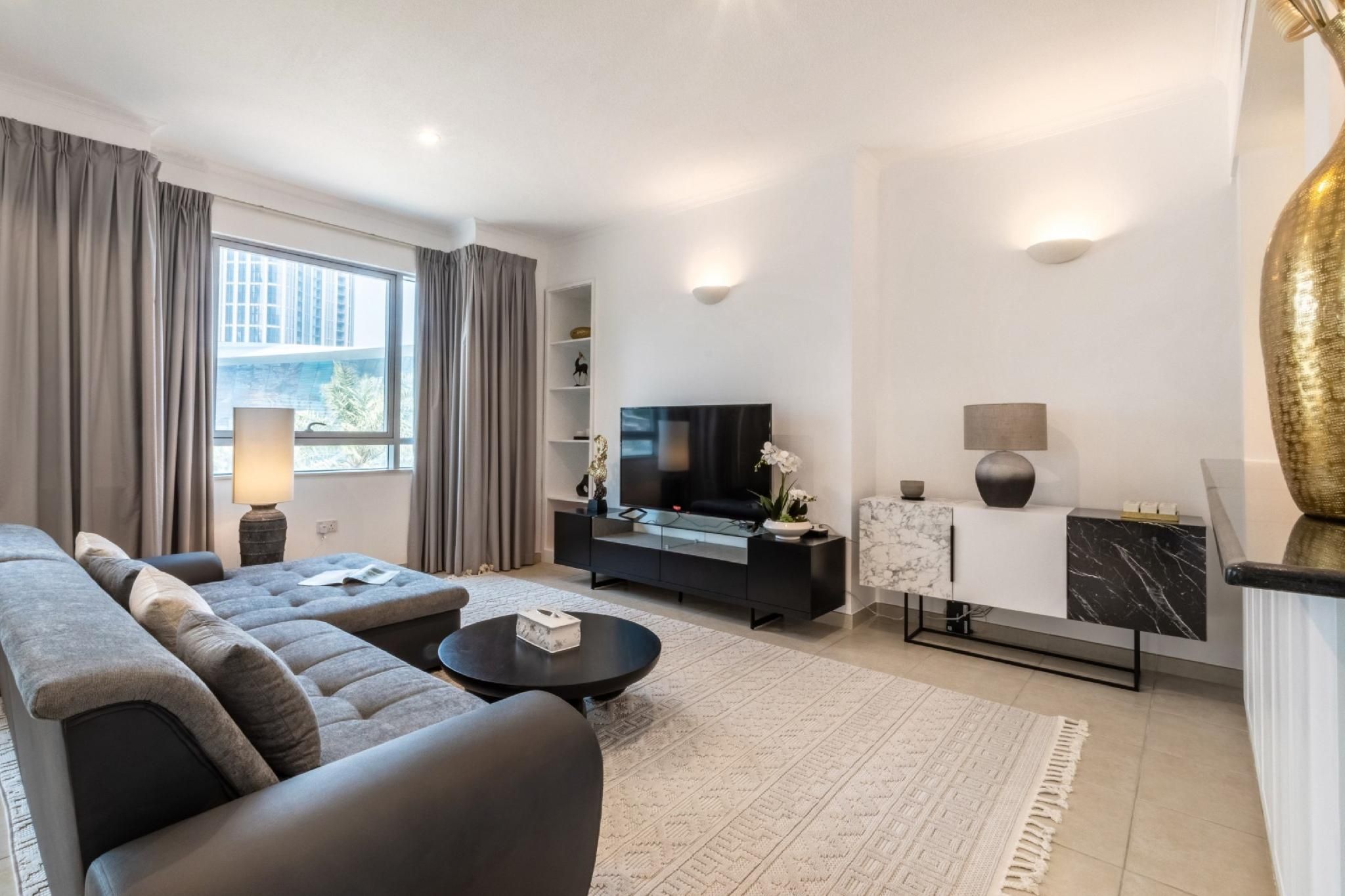 1 Bedroom Apartment with Balcony and Views