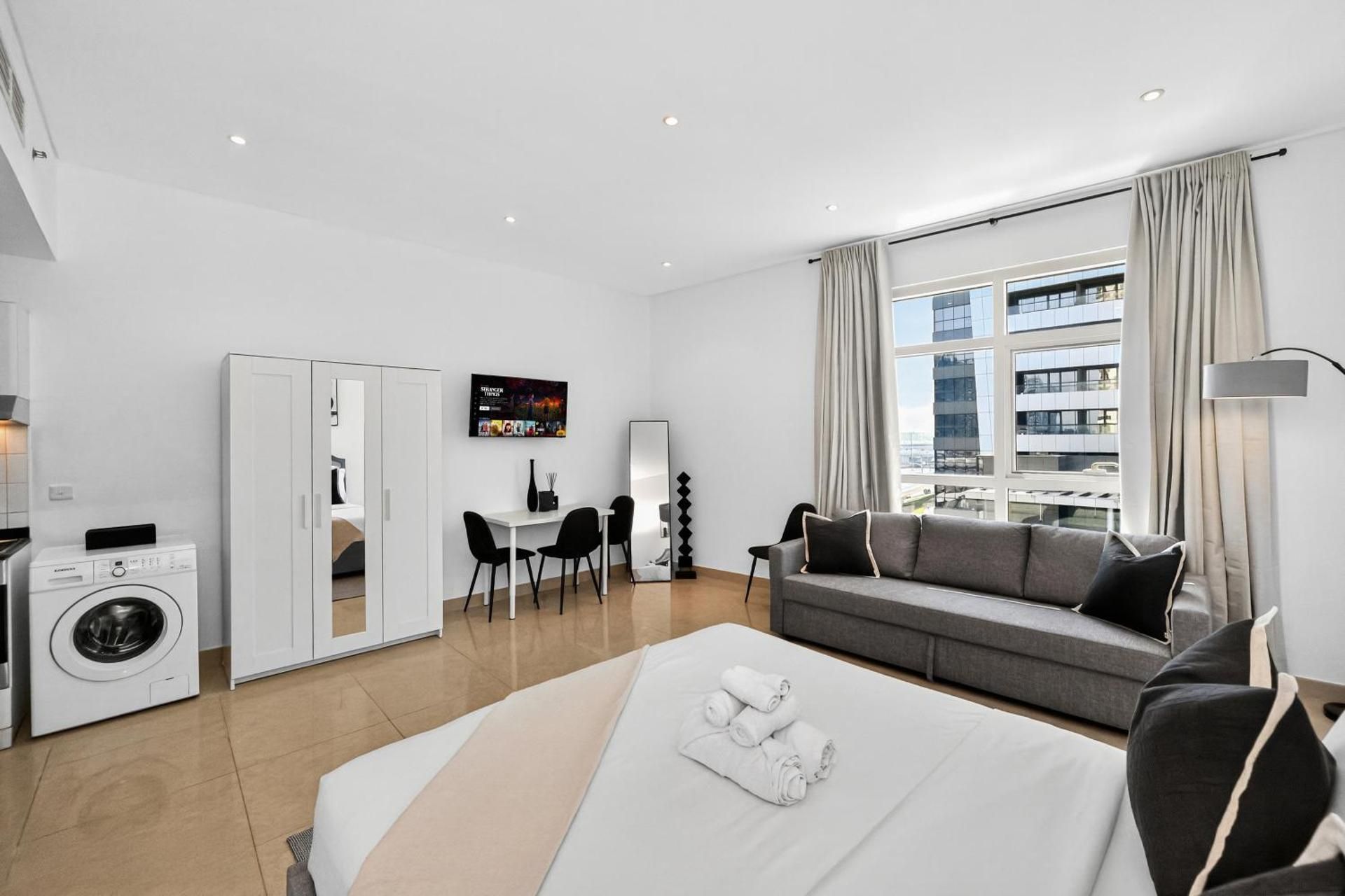 Studio Apartment with Queen Bed