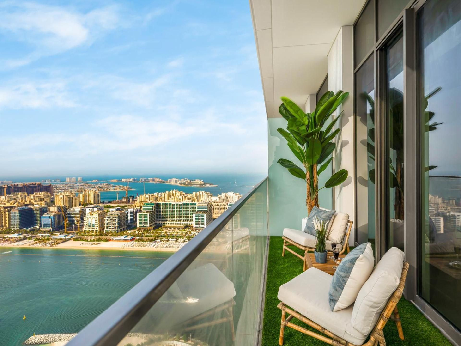 Deluxe One-Bedroom Apartment with Ocean View