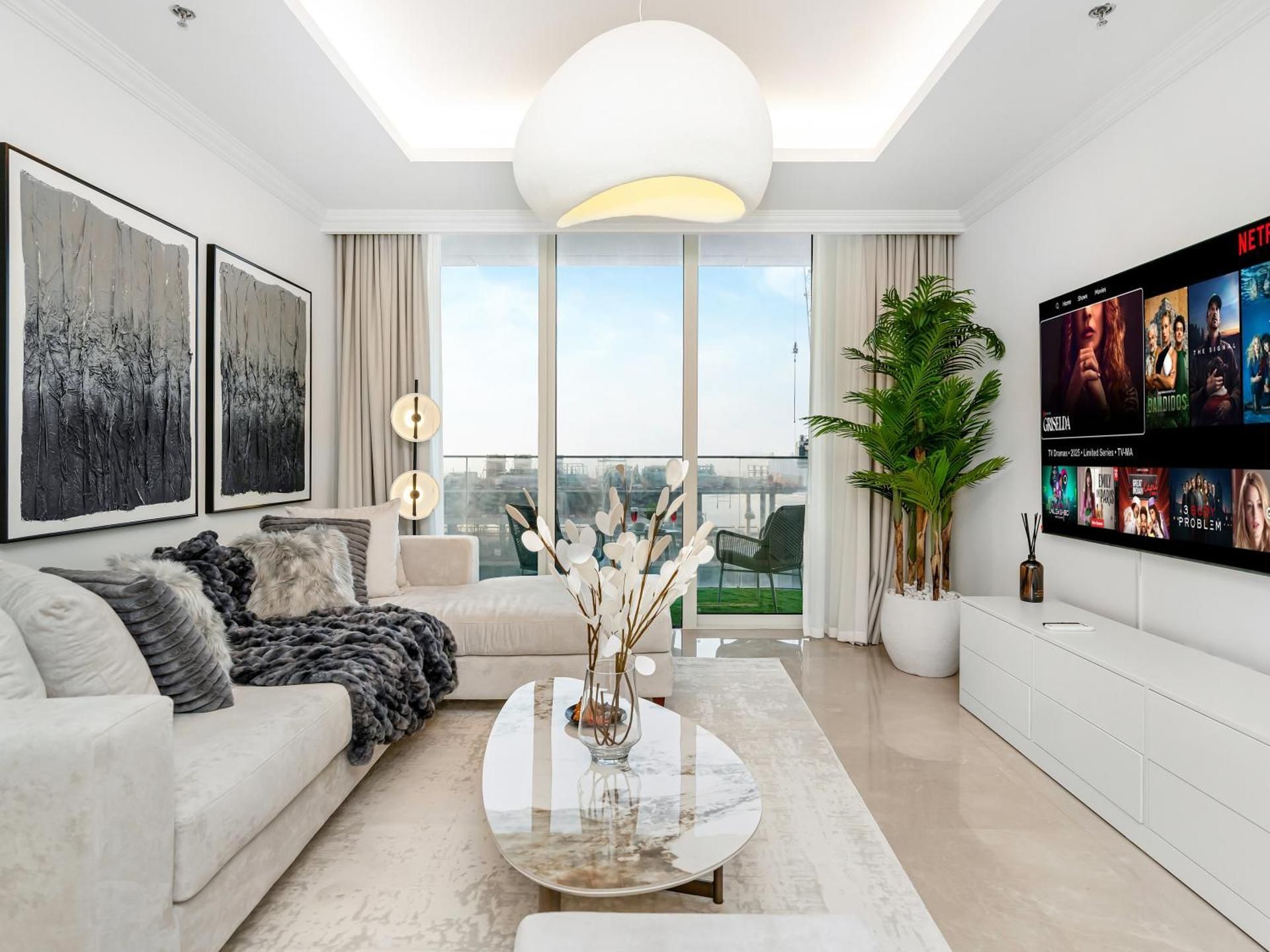 Deluxe One-Bedroom Apartment