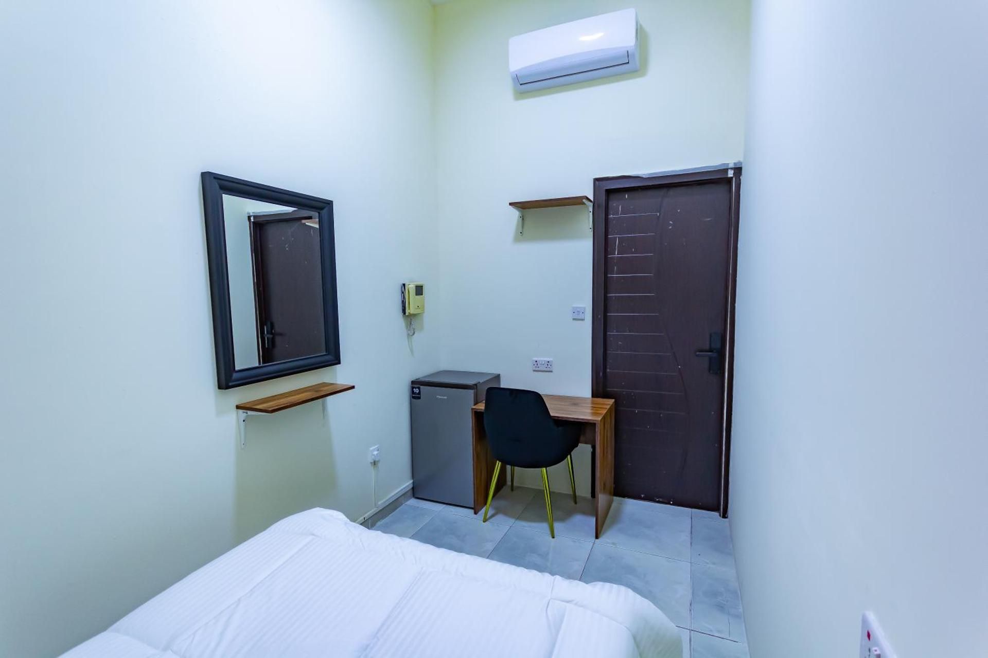 Single Room with Shared Bathroom