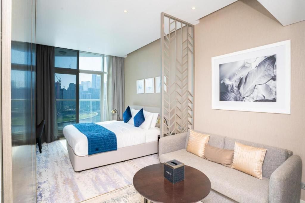 One-Bedroom Apartment with Pool View