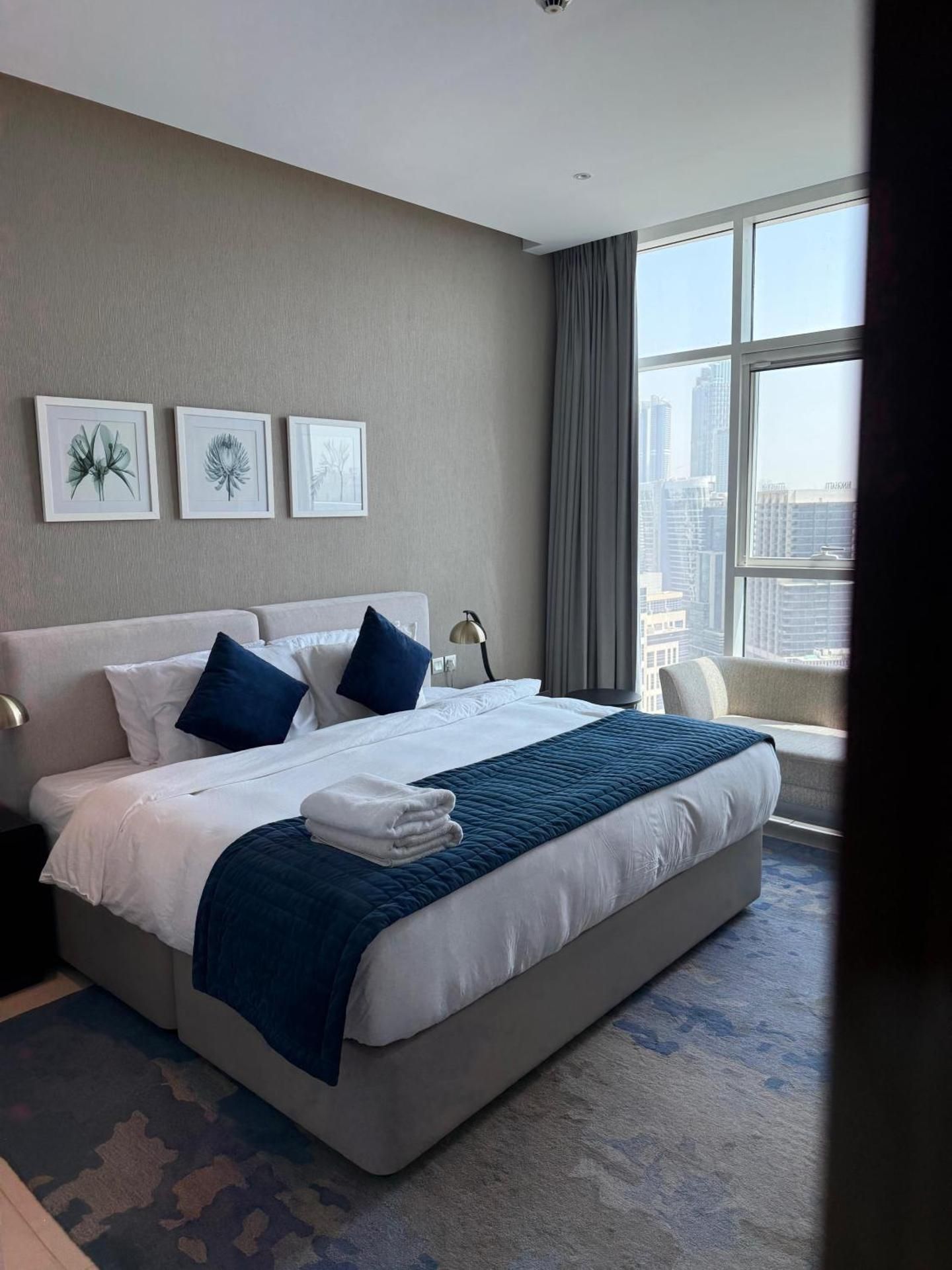 One-Bedroom Apartment with Sea View and Balcony