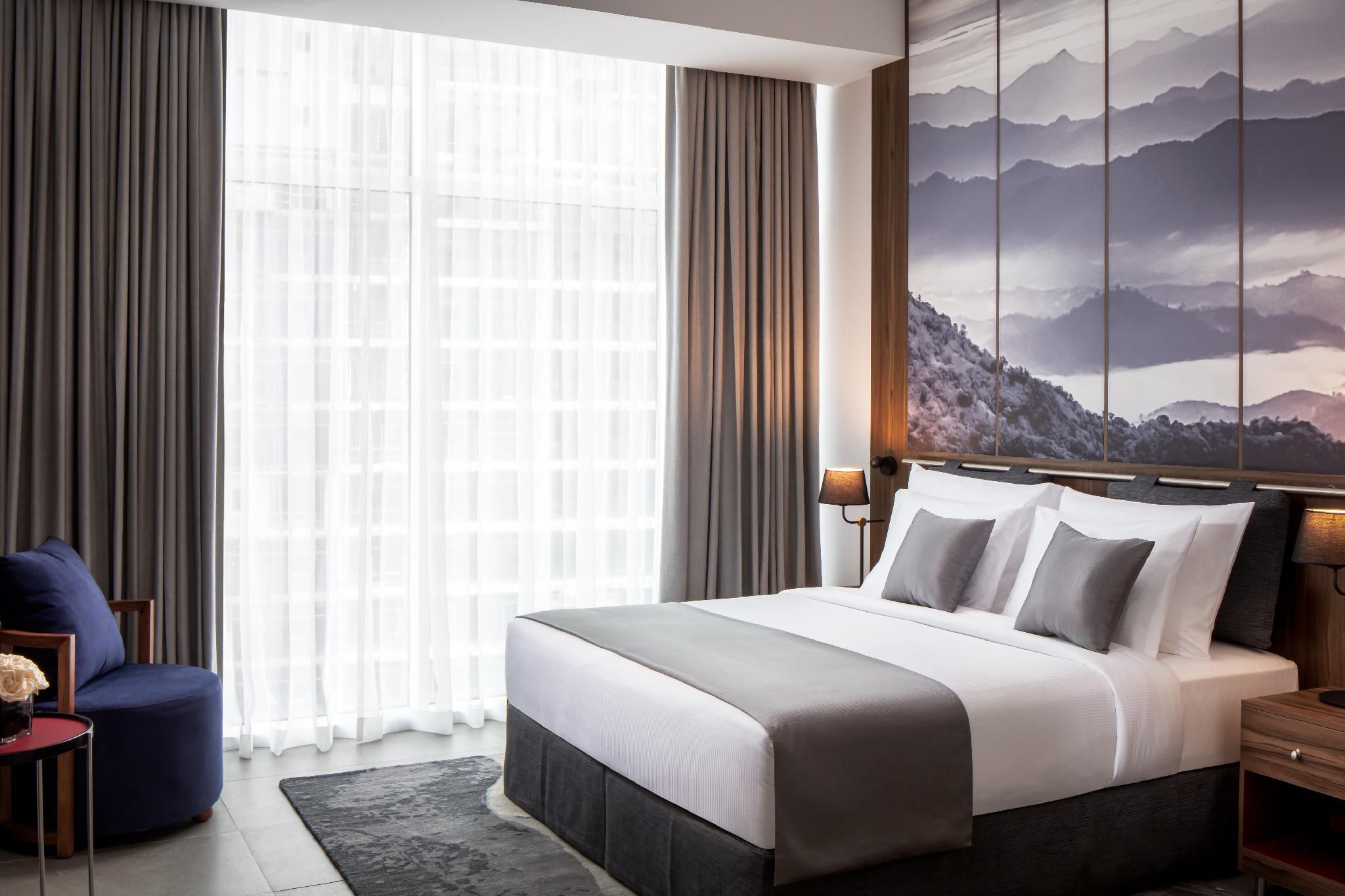 SkyBay Suite with Balcony