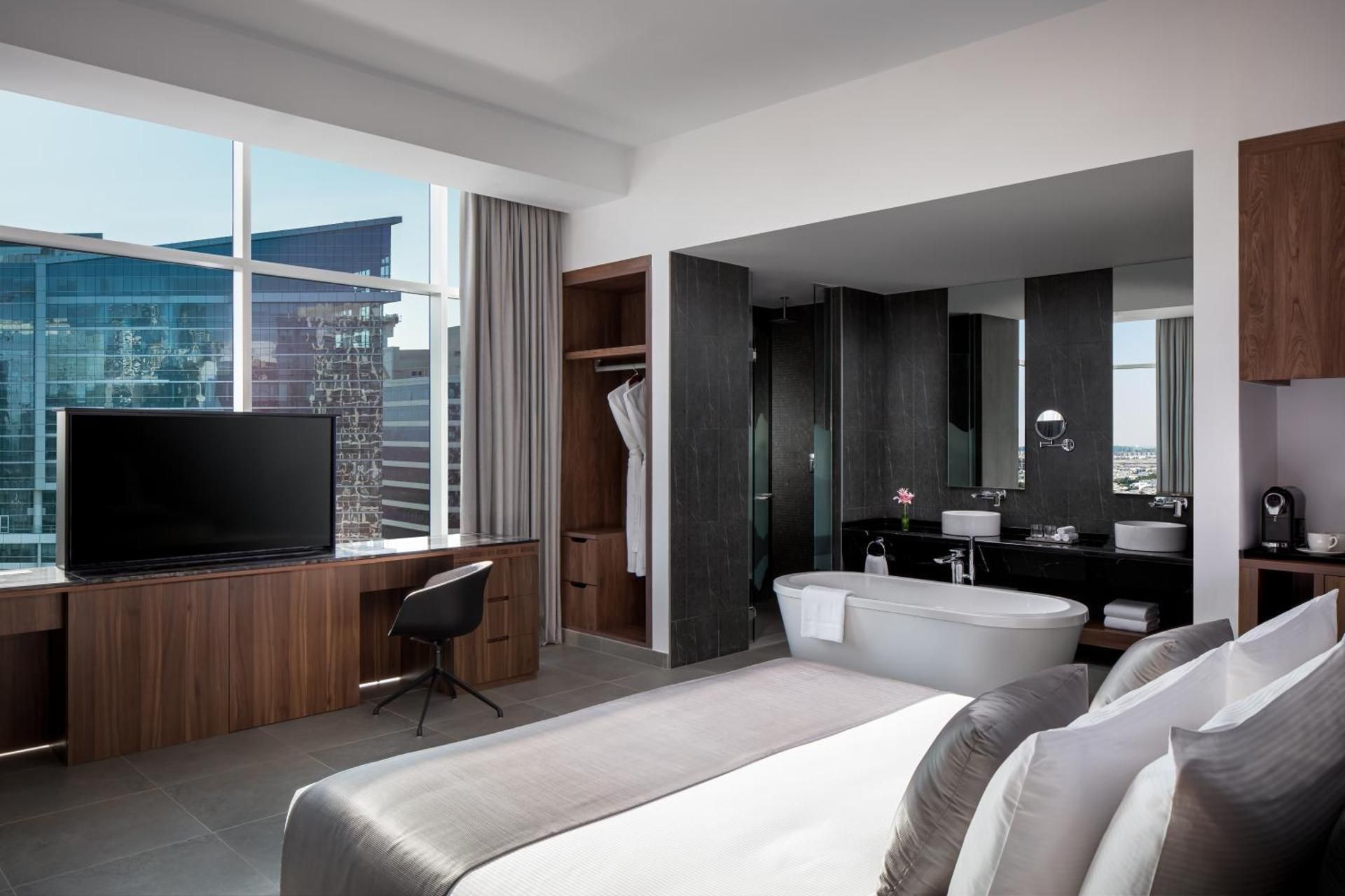 Sky Bay Suite with Balcony