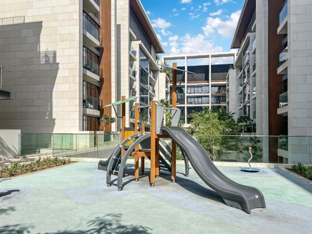 Luxury Apartment with Pool, Patio & Gym in City Walk By AYA Boutique