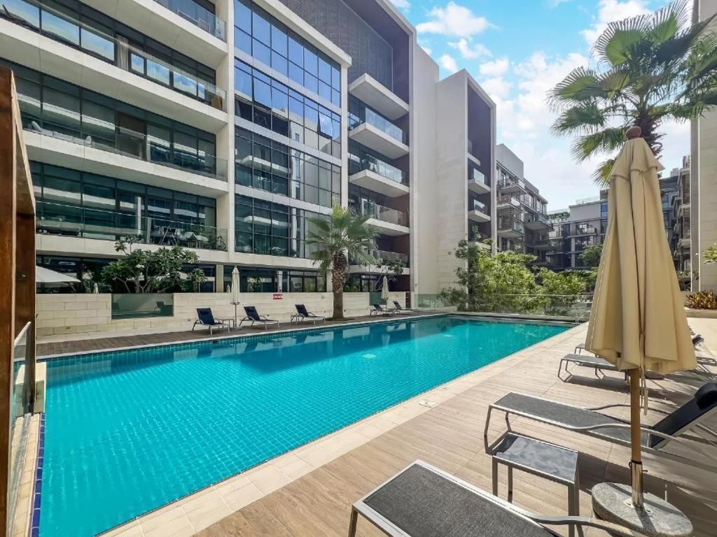 Luxury Apartment with Pool, Patio & Gym in City Walk By AYA Boutique