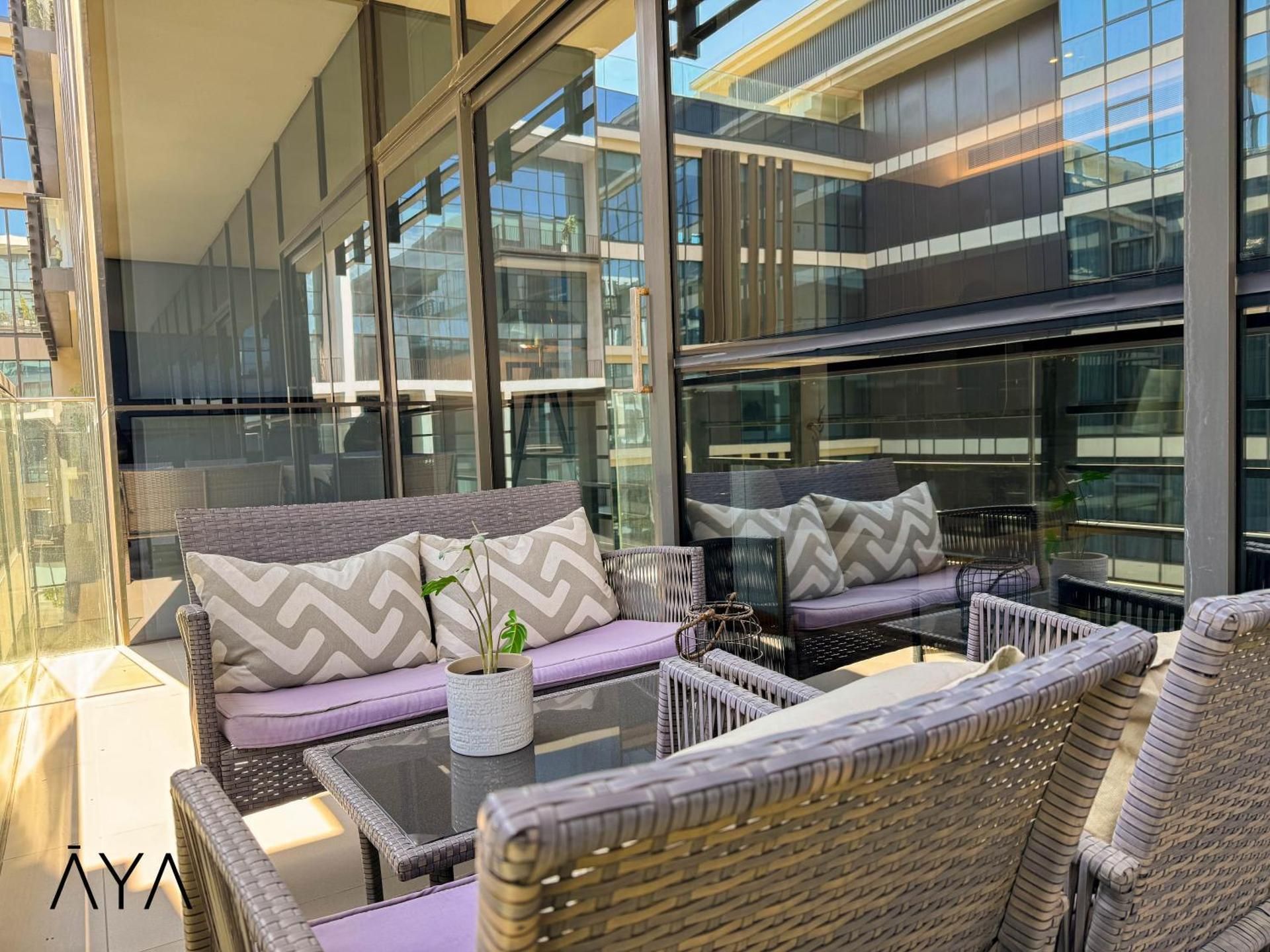 Luxury Apartment with Pool, Patio & Gym in City Walk By AYA Boutique
