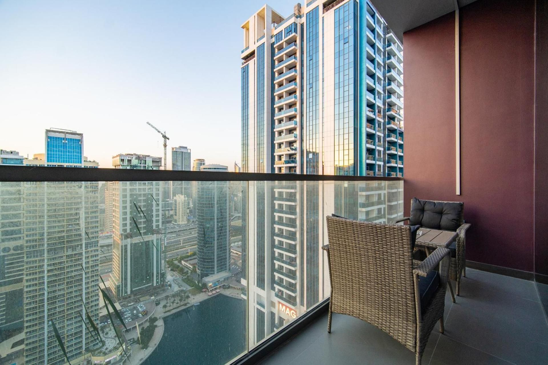 One-Bedroom Apartment with Lake View