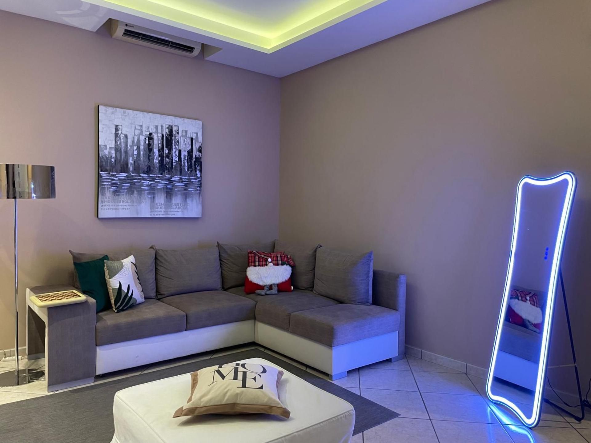 Five-Bedroom Deluxe Apartment