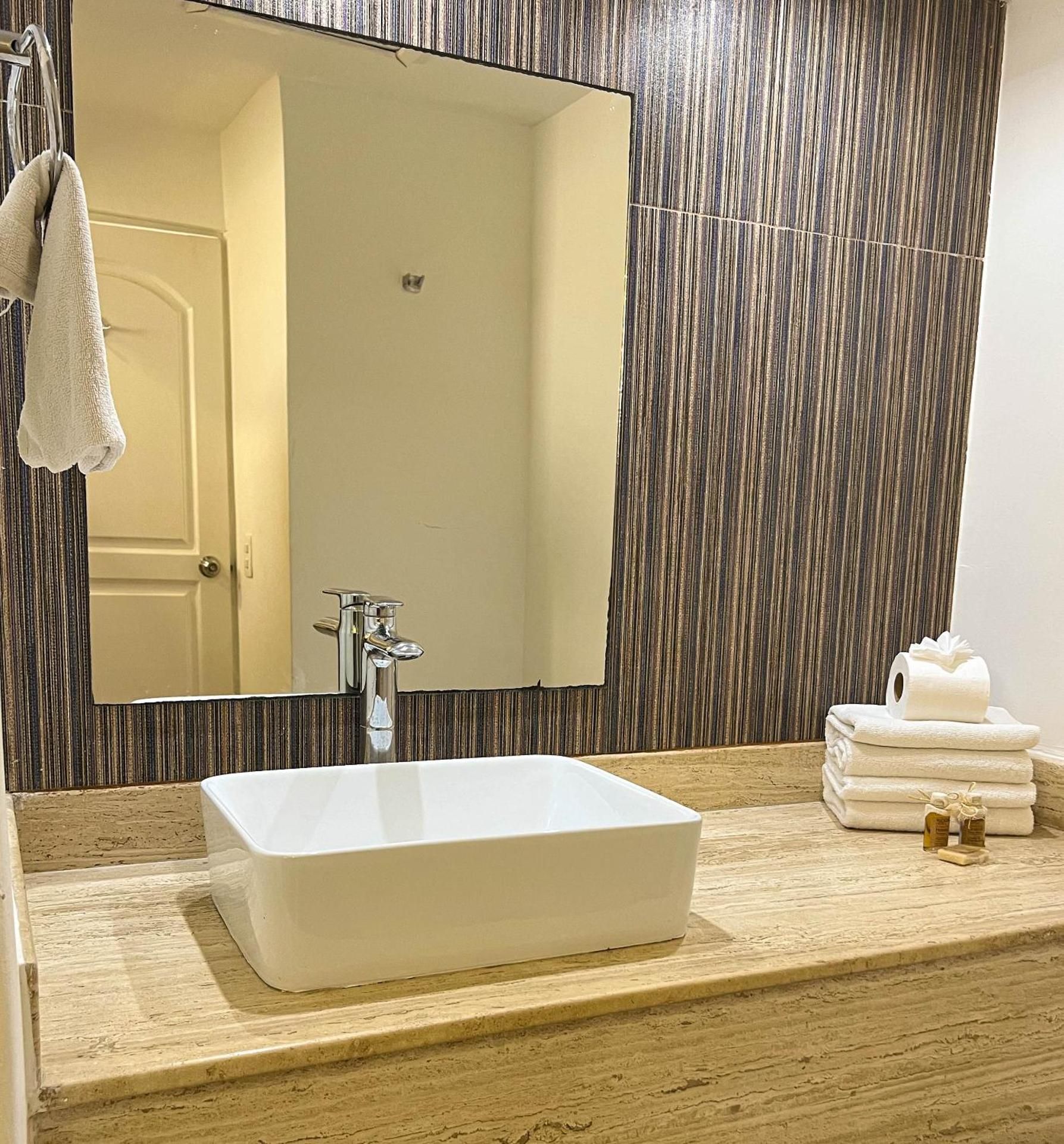 BOF Apartments Cancun Studio Apartment with Sea View 3