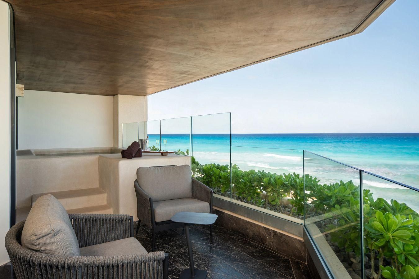 Preferred Club Premium Ocean Front Plunge Pool Terrace King
