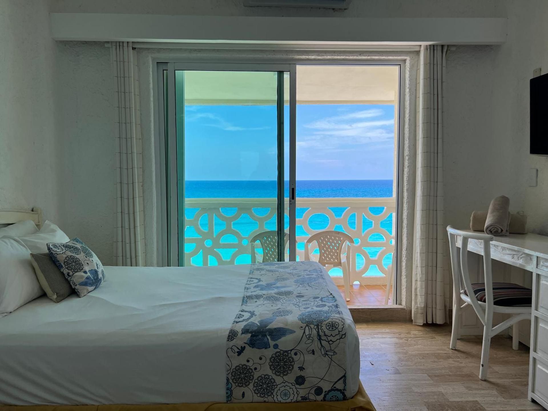 Double Room with Balcony and Sea View