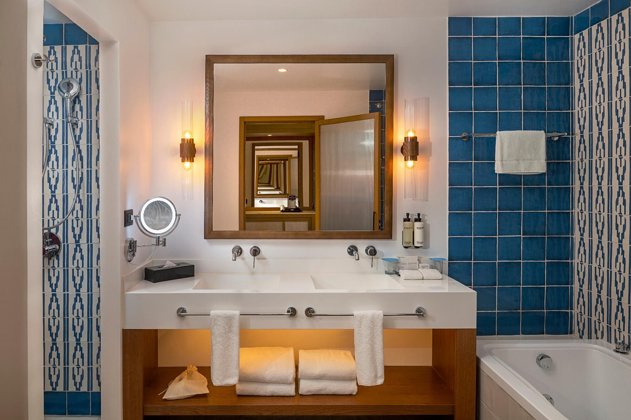 Swim Up Junior Suite