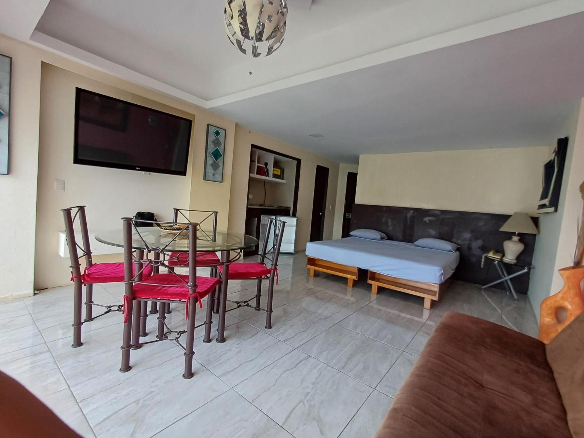 Deluxe King Suite