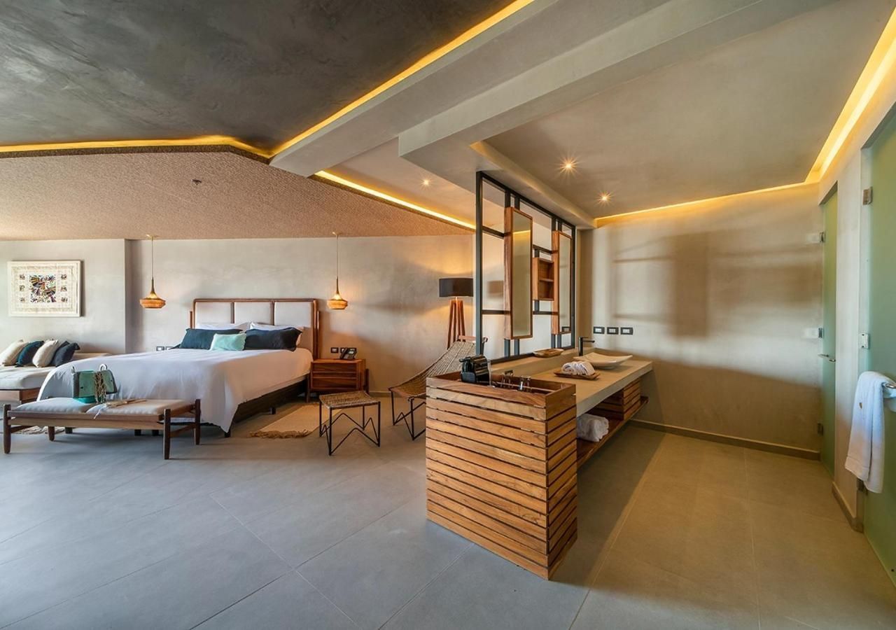 Mvngata Beach Hotel Deluxe Room 2