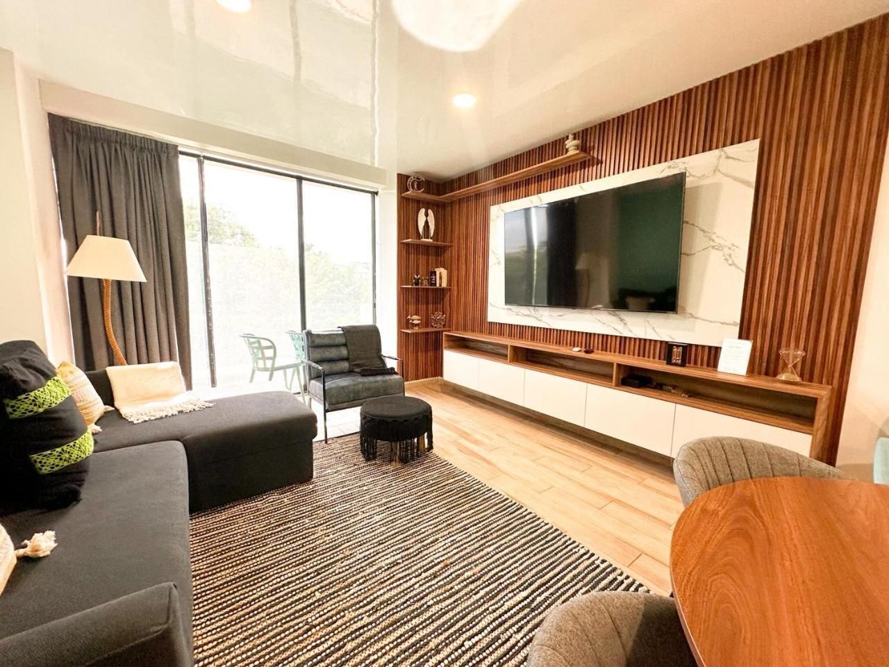 Two-Bedroom Deluxe Apartment with Balcony