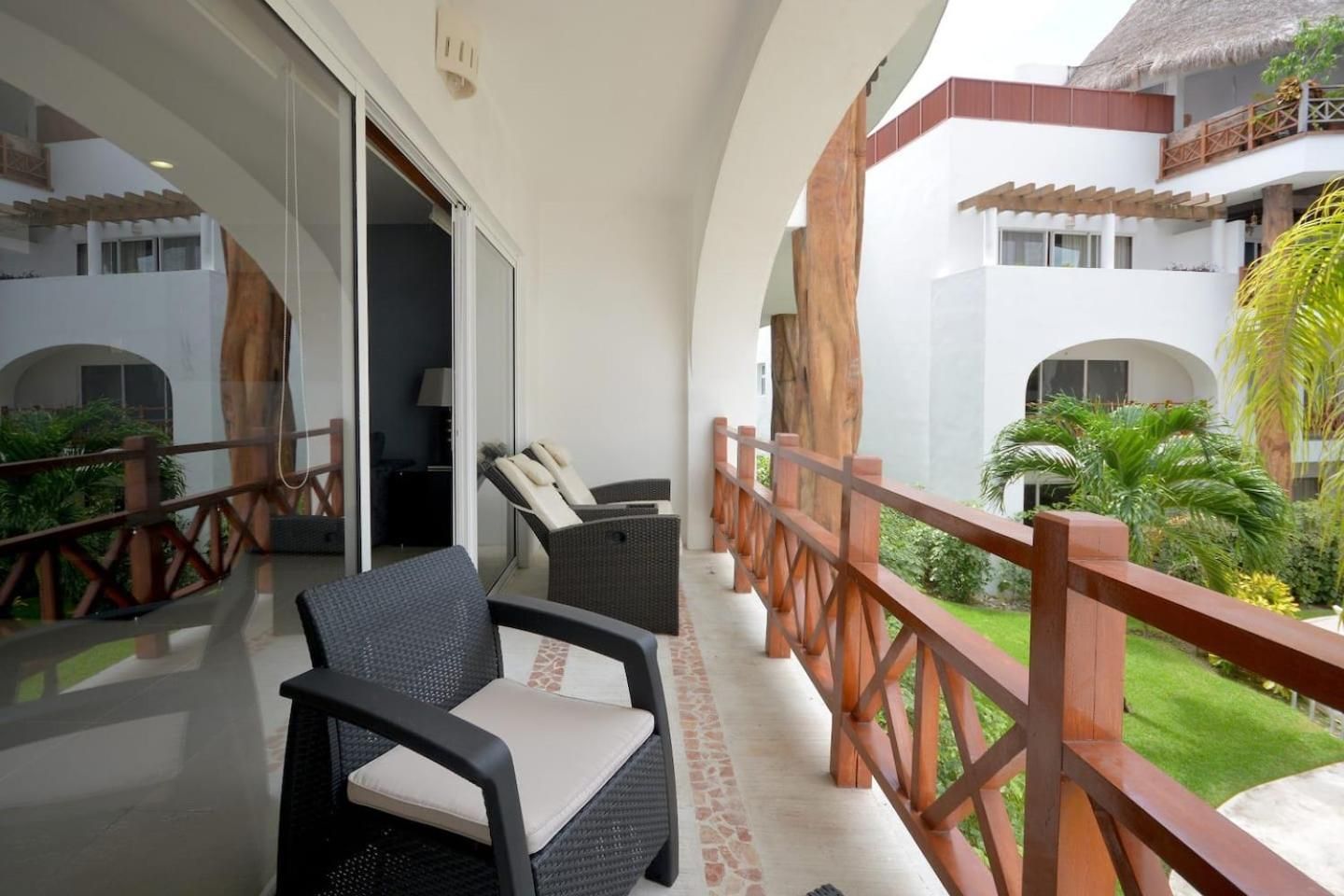 Two-Bedroom Deluxe Apartment with Balcony