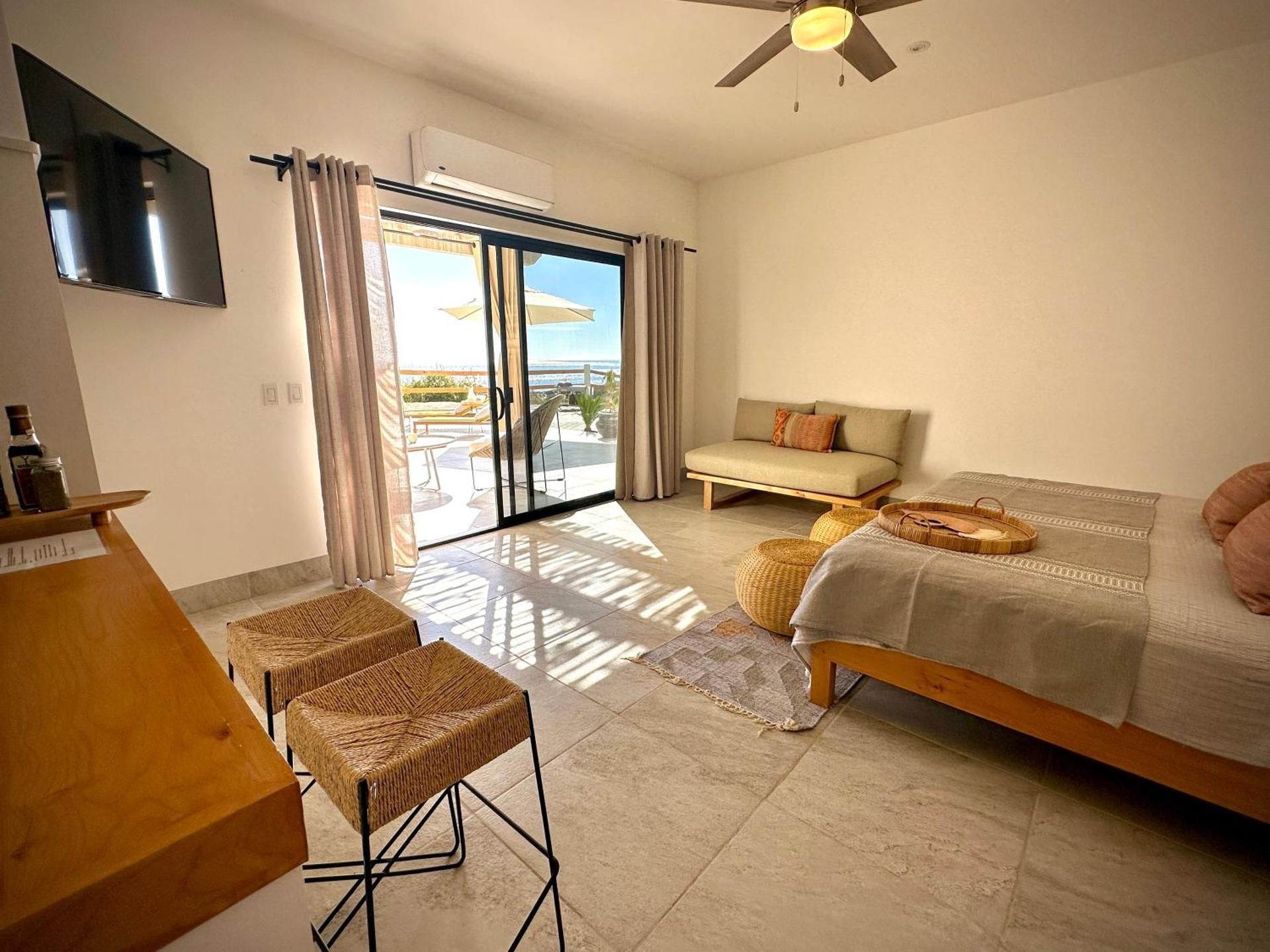 Deluxe One-Bedroom Apartment with Ocean View