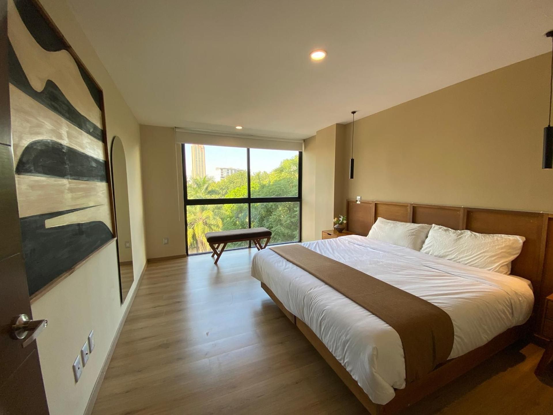 One-Bedroom Apartment With City View