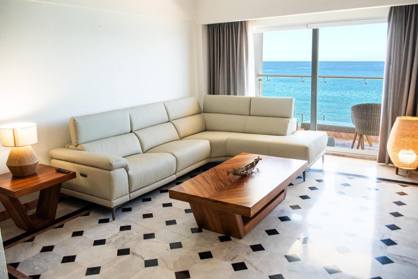 Deluxe Two-Bedroom Apartment
