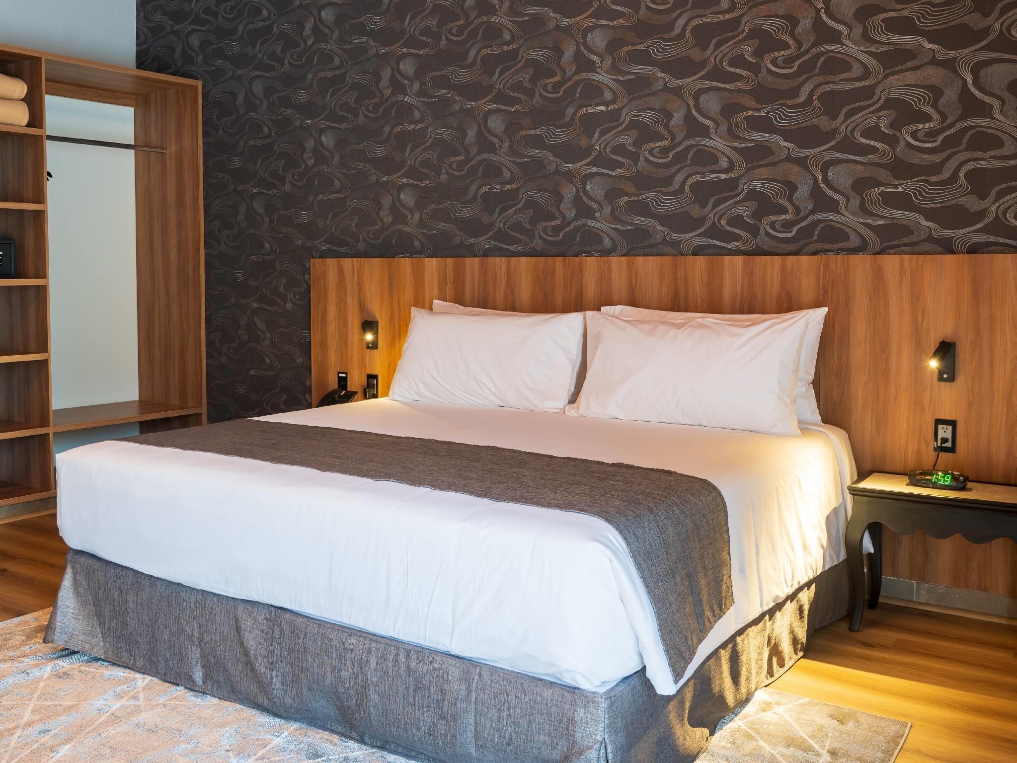 1 Queen Bed, Non-Smoking