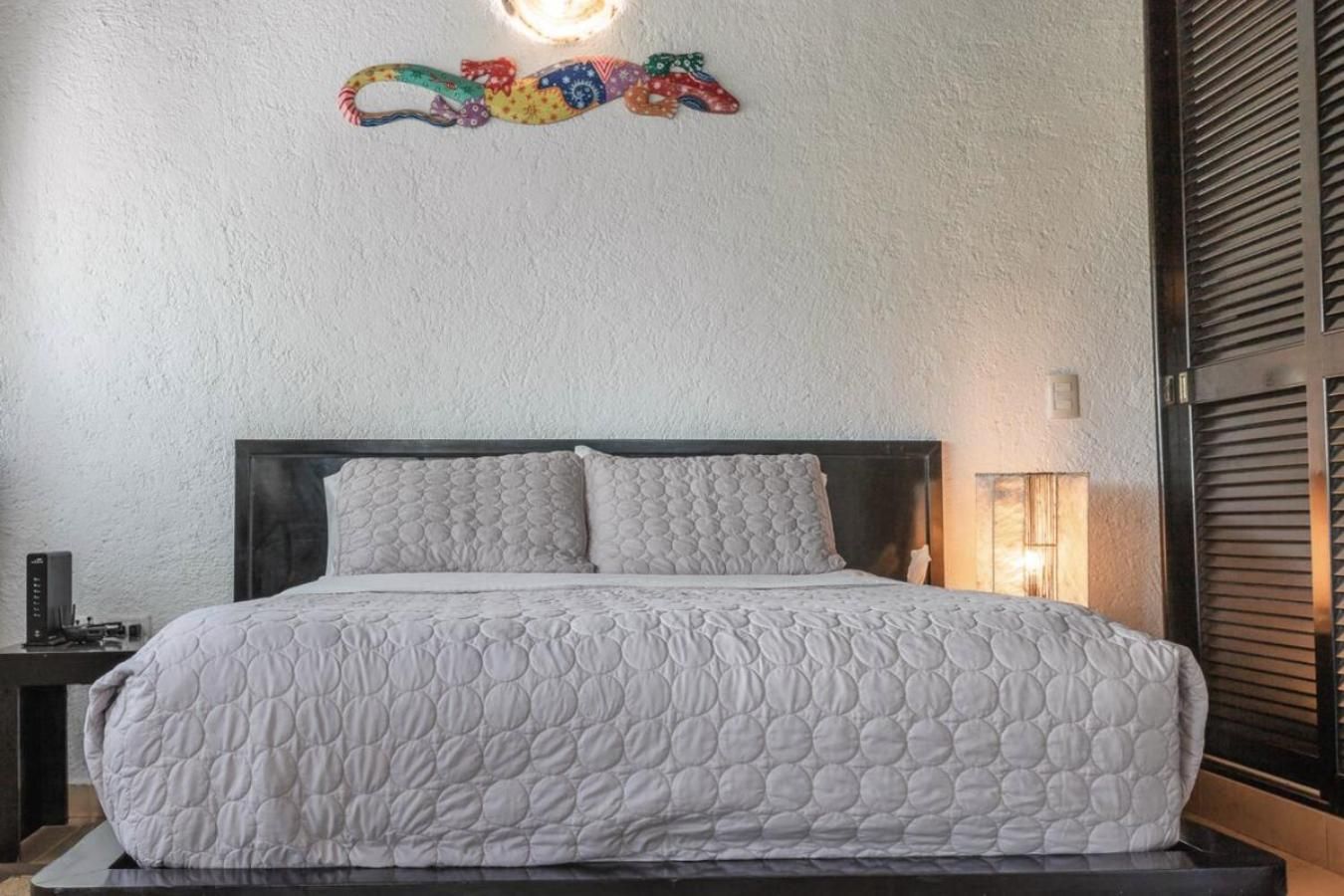 Studio Apartment with Queen Bed