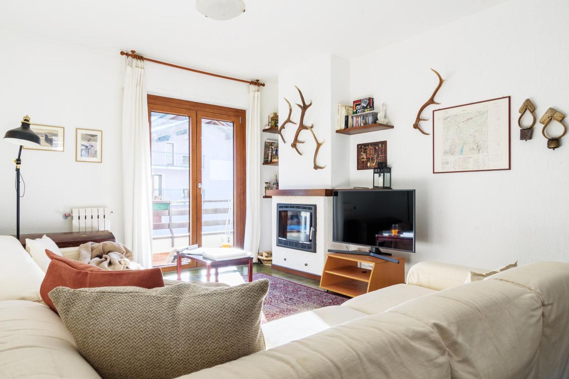 Apartment with Mountain View