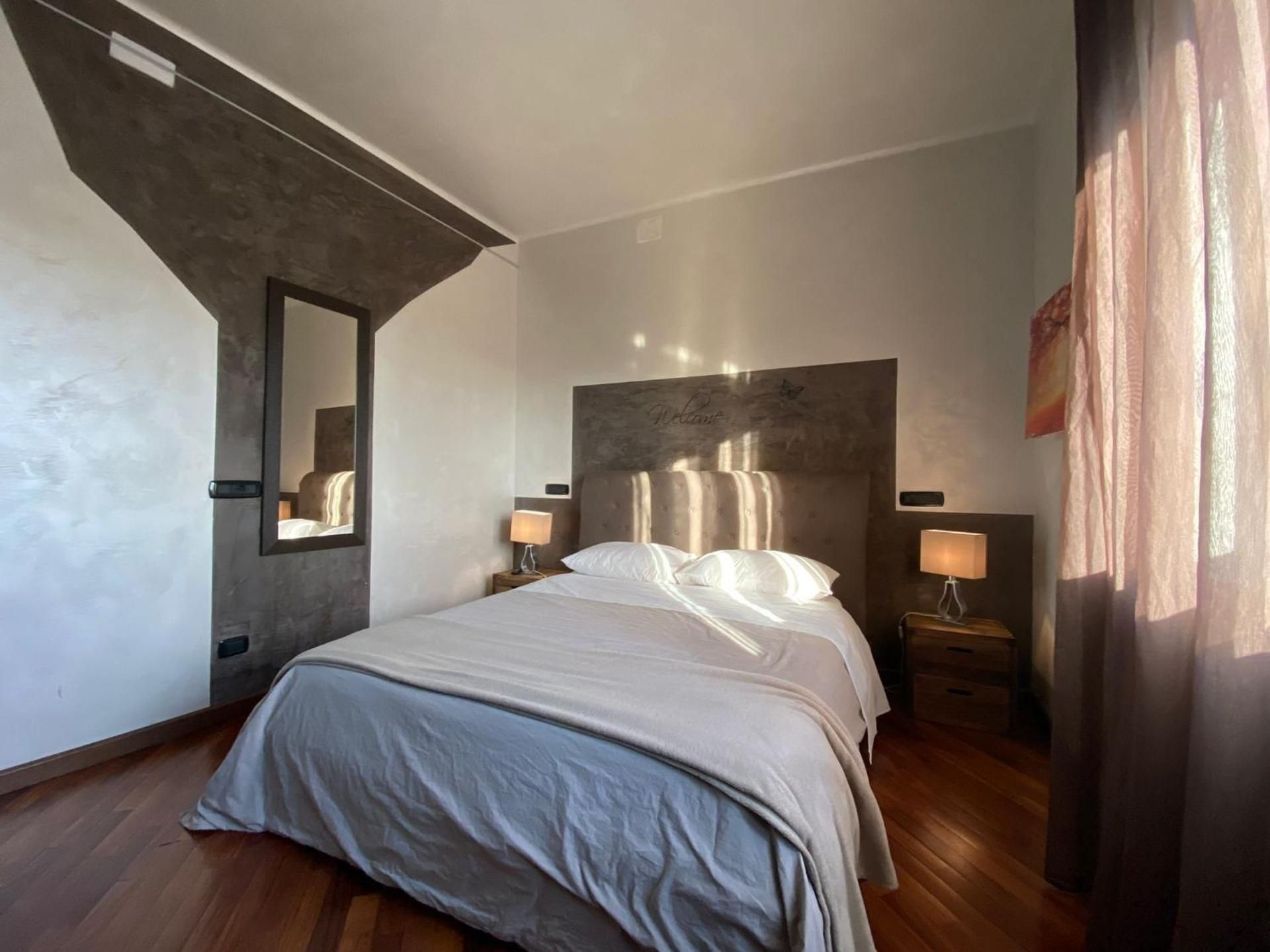 B2In Suite & Office Suite Tree - Albero 2