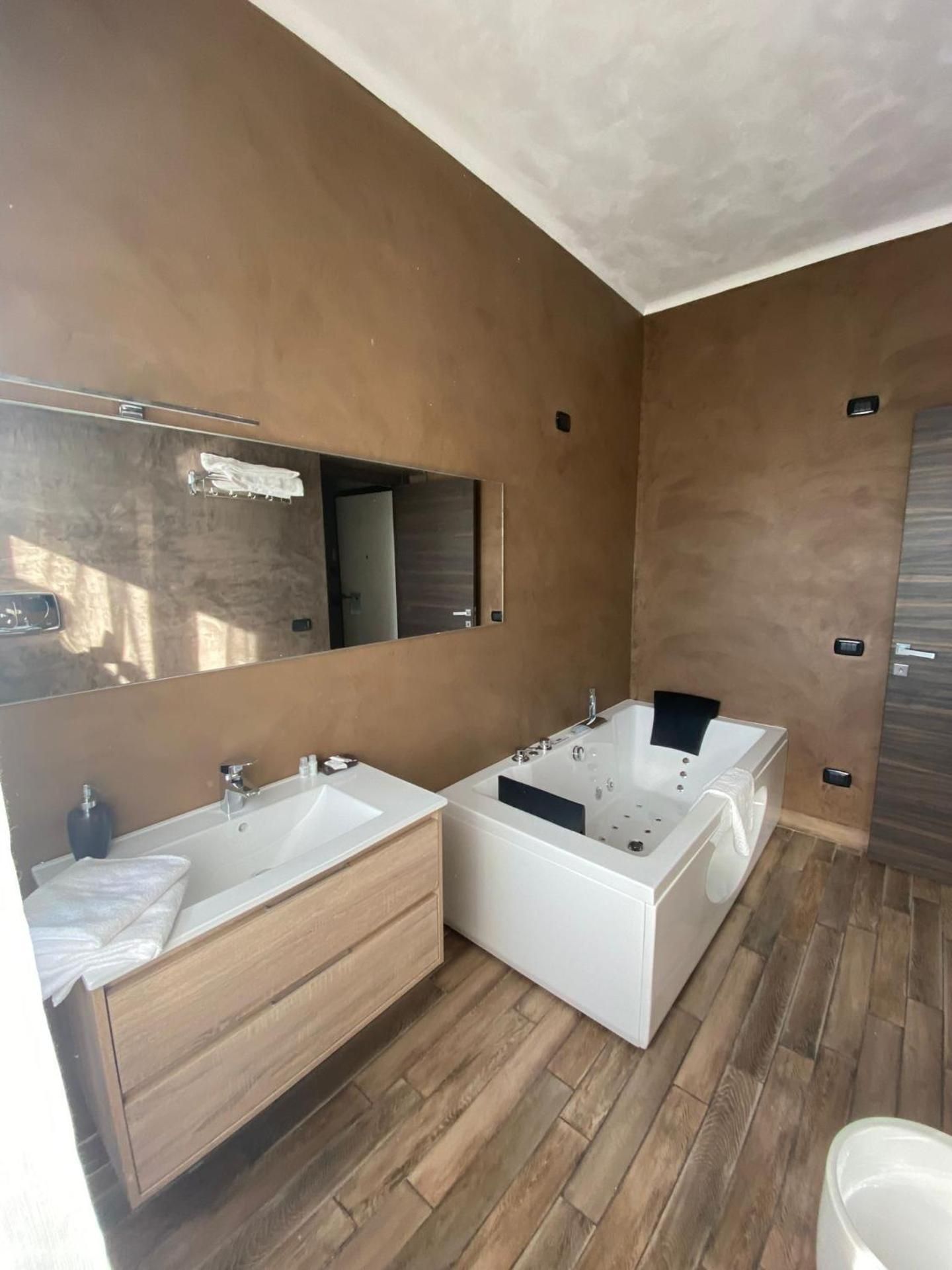 B2In Suite & Office Suite Tree - Albero 3