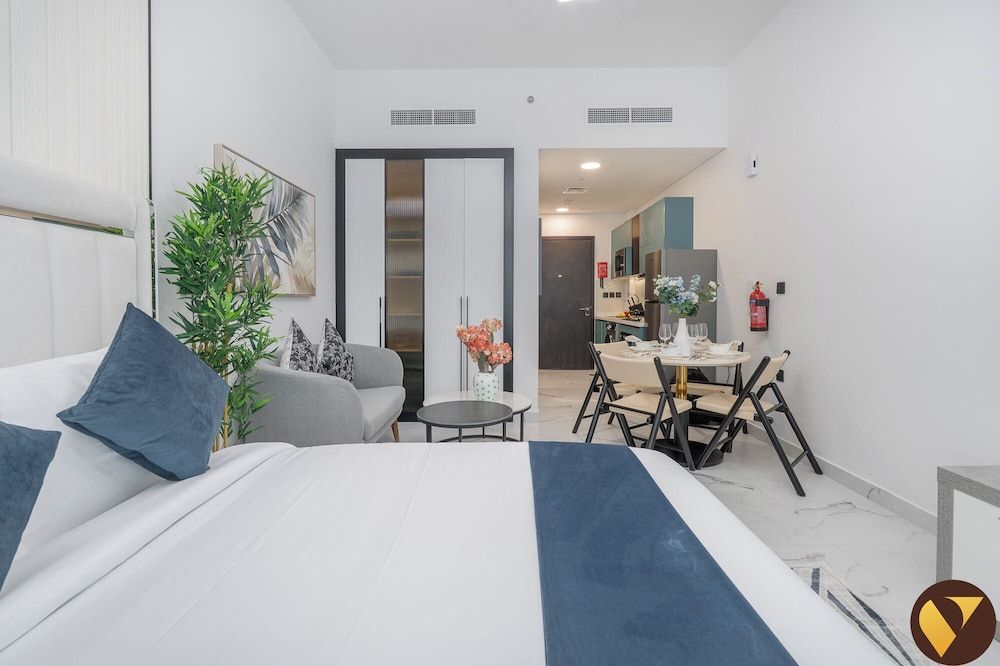 Luxury Studio, Balcony, City View