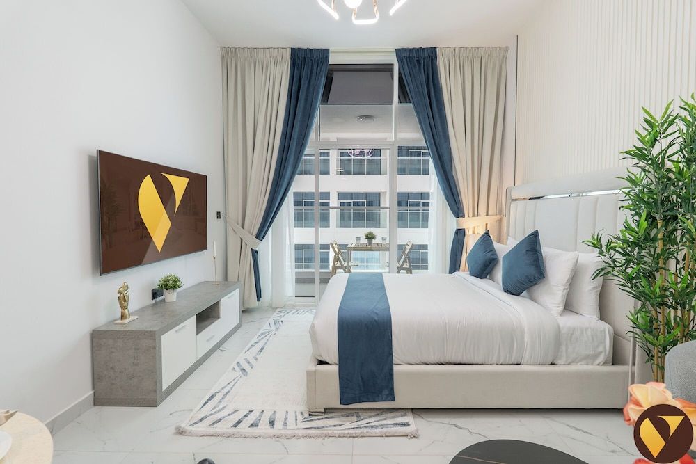 Luxury Studio, Balcony, City View