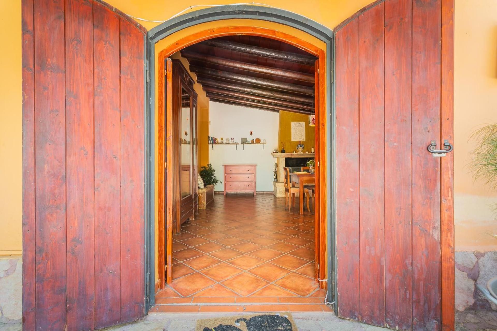 Aspromonte Yellow House