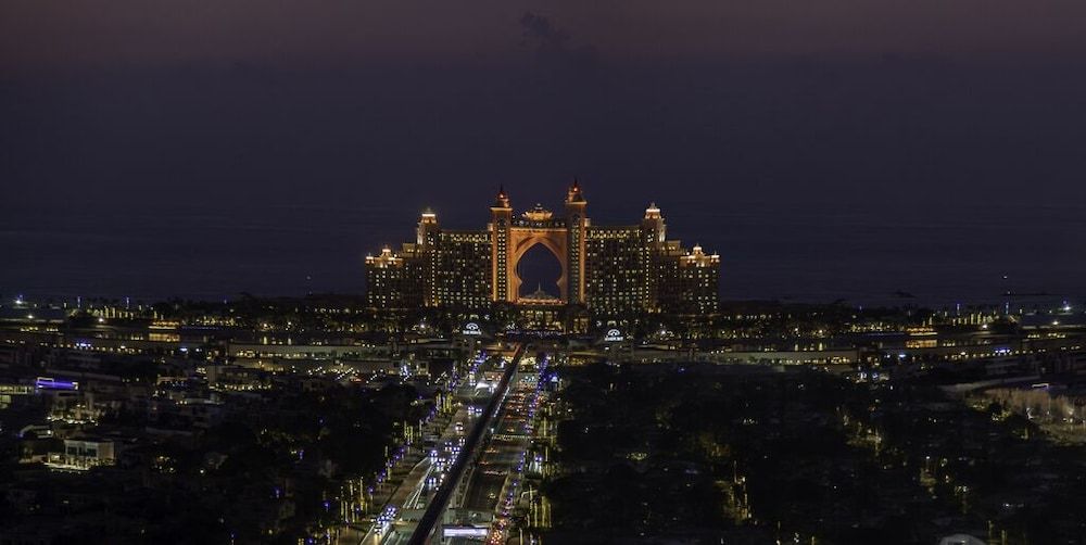 LUX Iconic Views at Palm Tower Suite 4