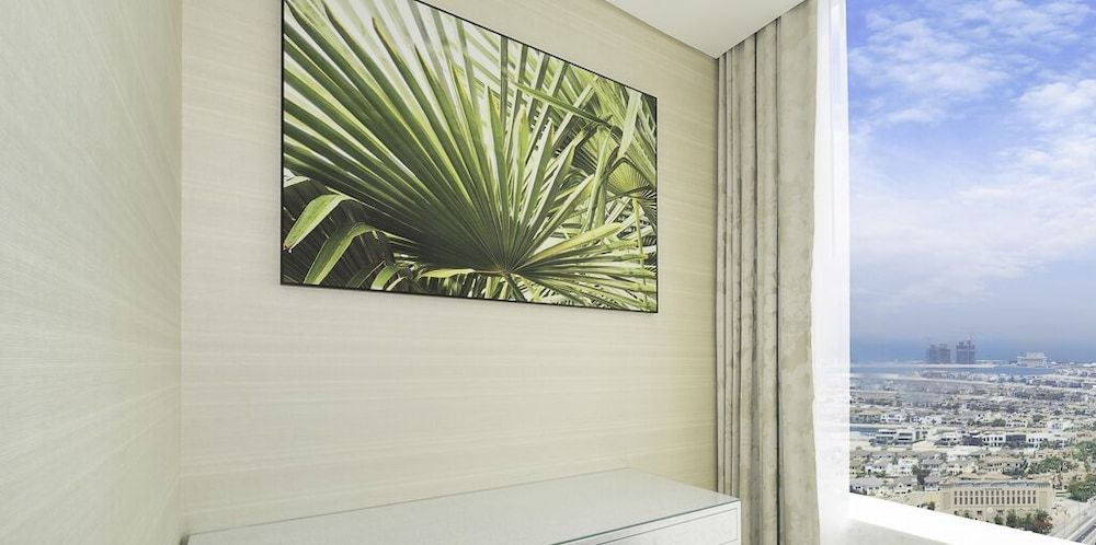 LUX Iconic Views at Palm Tower Suite 4