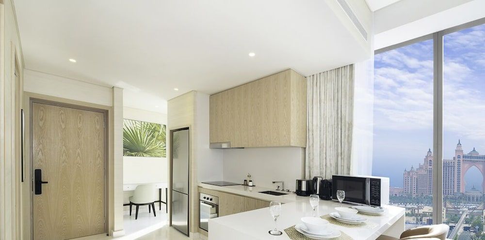 LUX Iconic Views at Palm Tower Suite 4