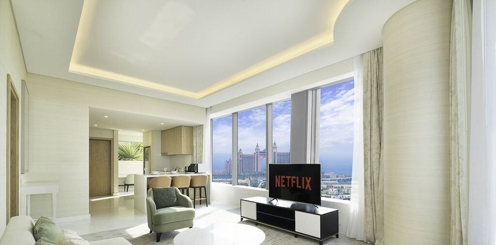 LUX Iconic Views at Palm Tower Suite 4