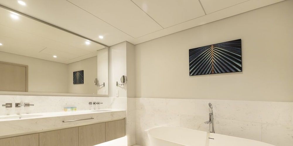 LUX Iconic Views at Palm Tower Suite 4