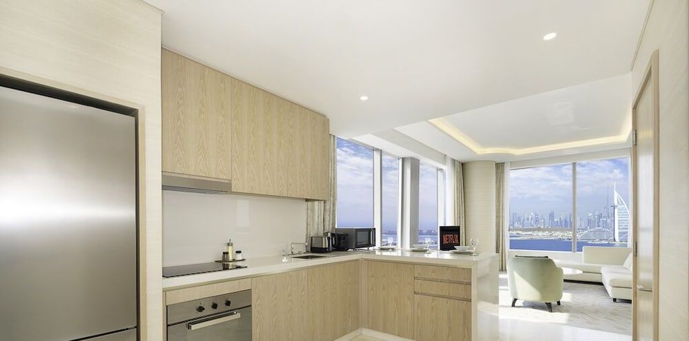 LUX Iconic Views at Palm Tower Suite 4