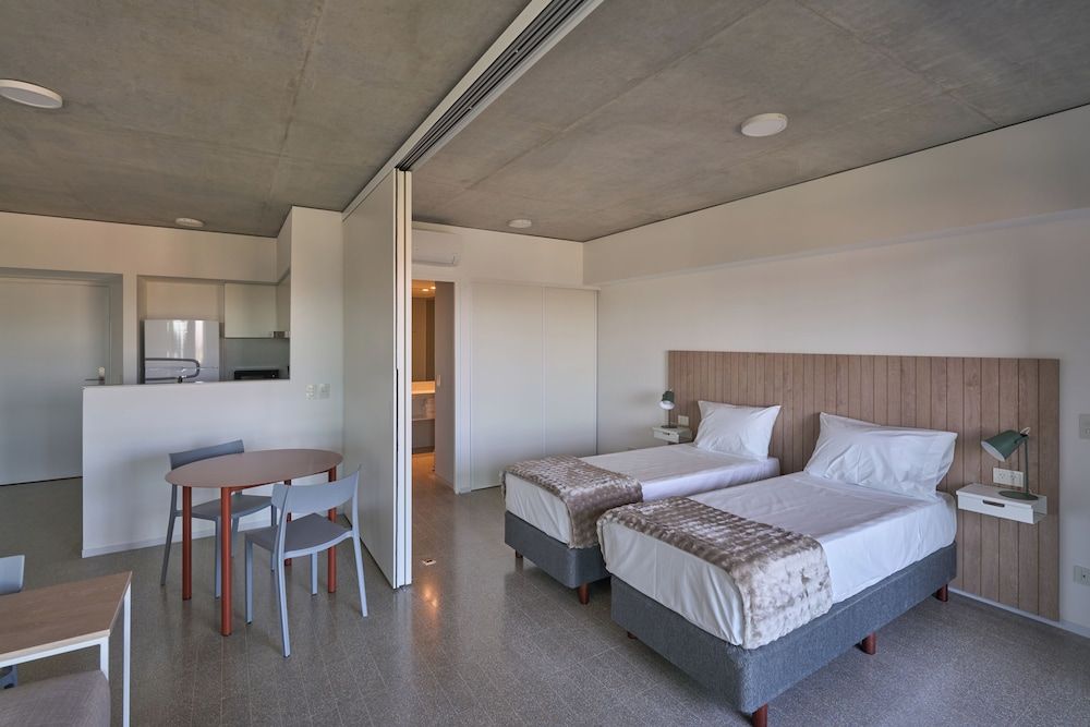 Apartment (2708)