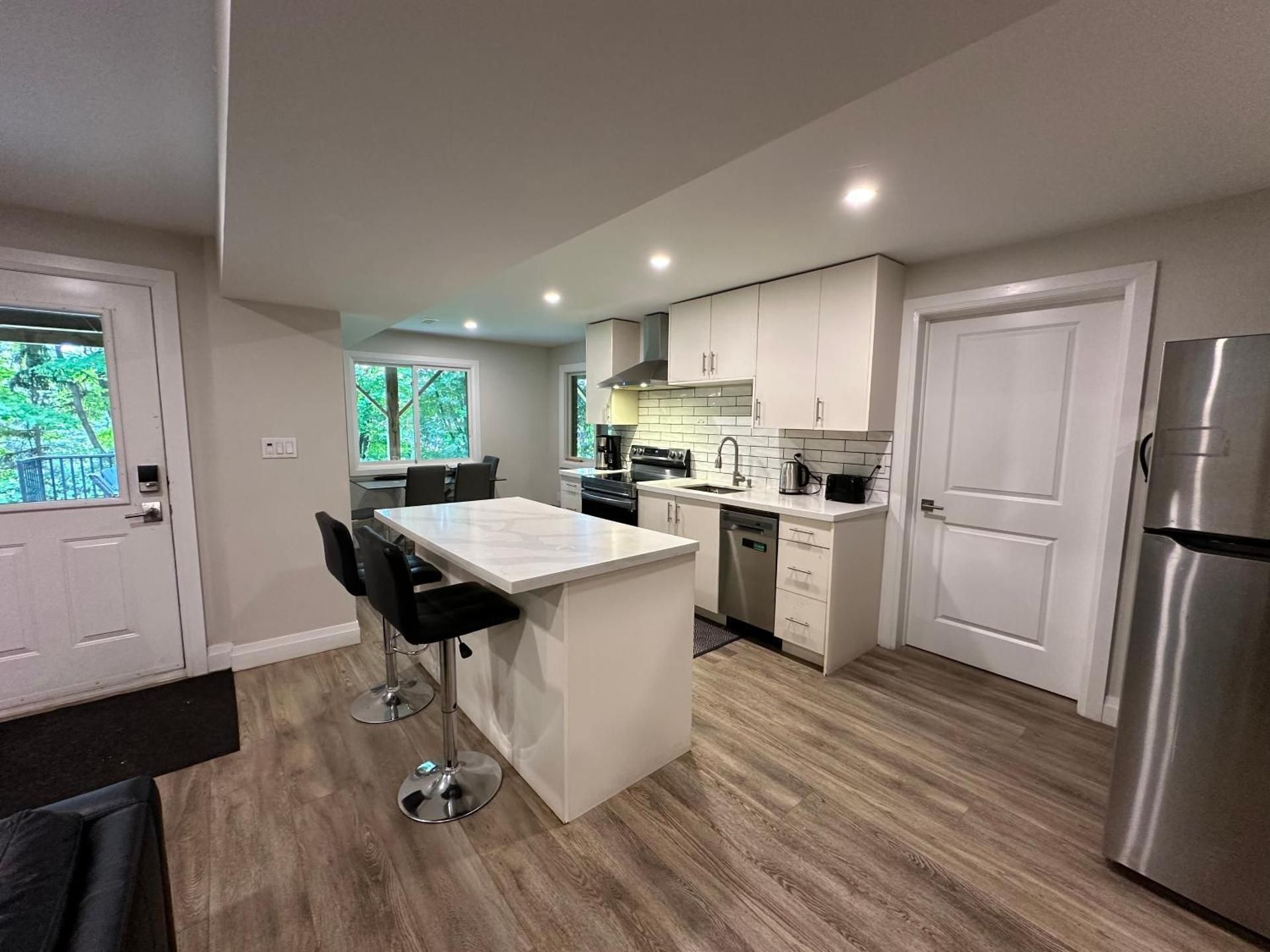Deluxe Queen Suite