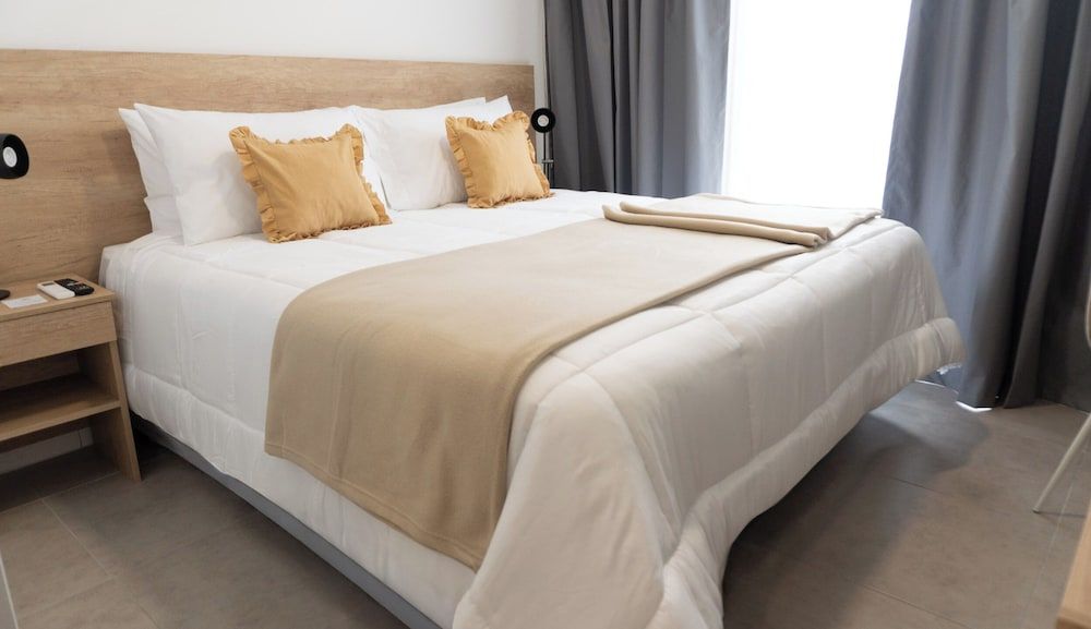 RM Campana Hotel Superior Double Room, 1 King Bed 5