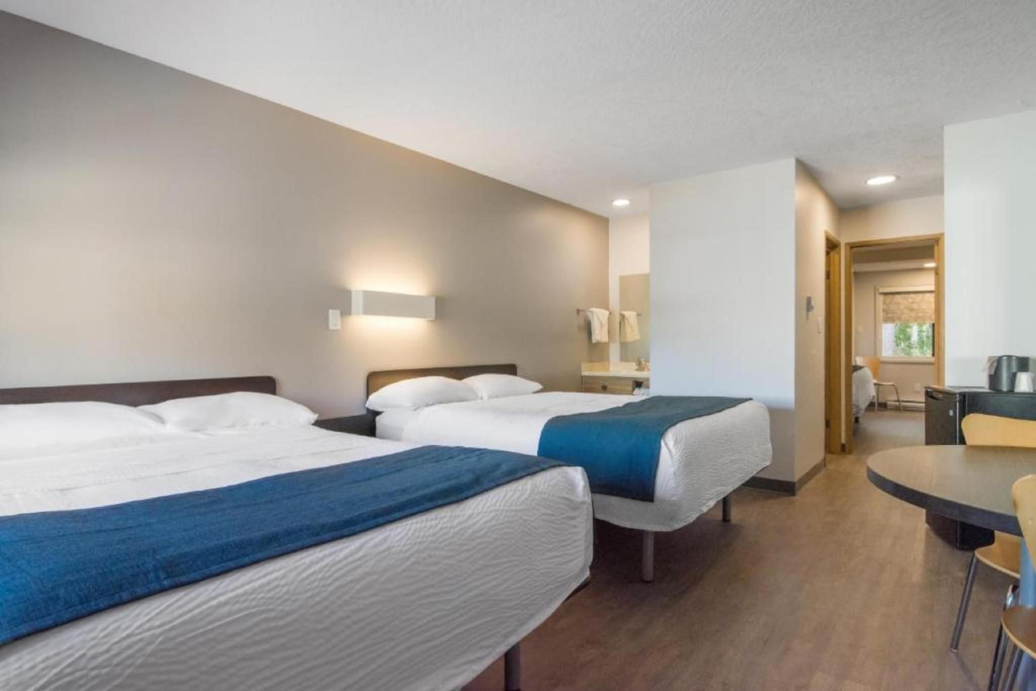 2 Queen Beds Non-Smoking, Micfridge