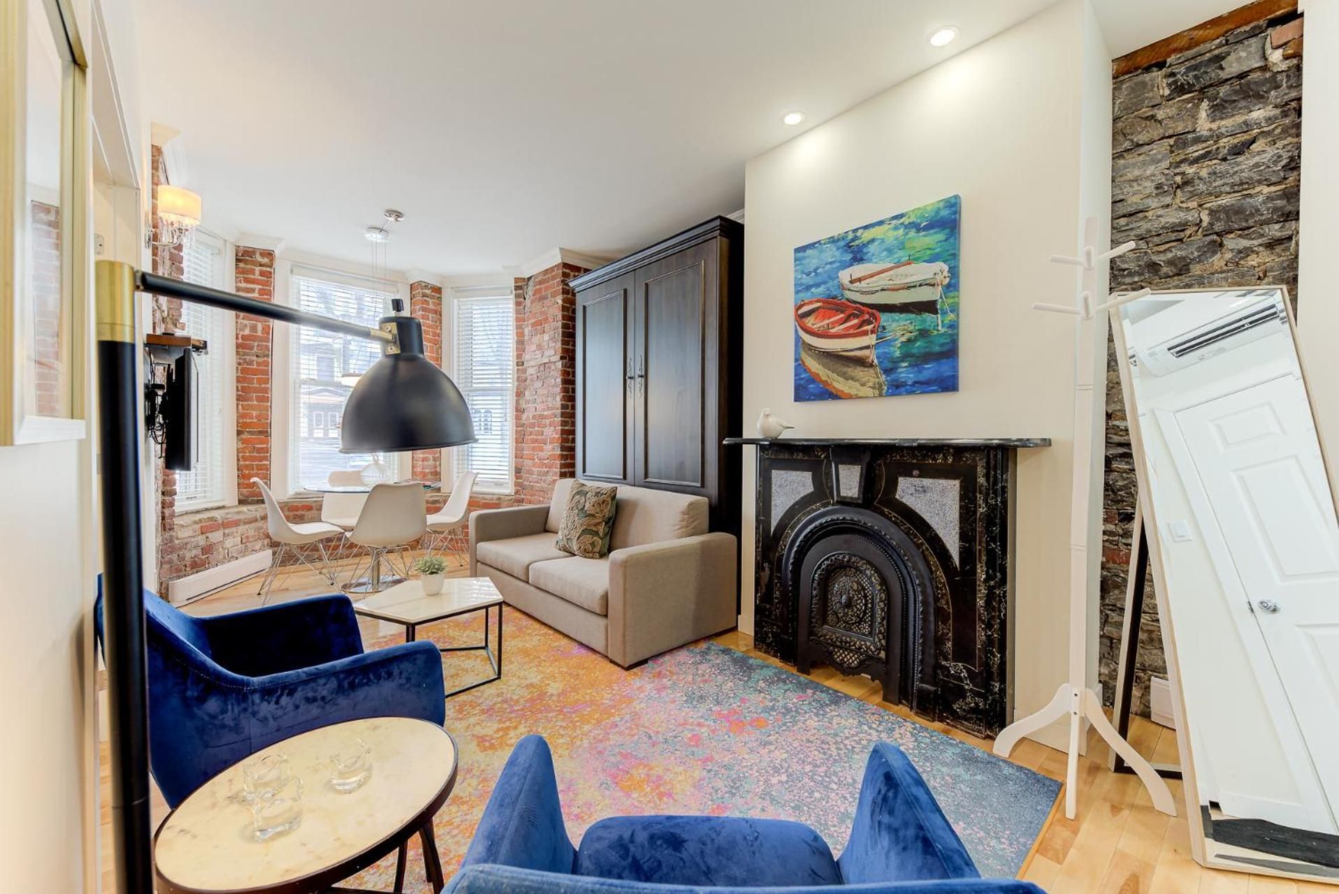 DELUXE APARTMENT