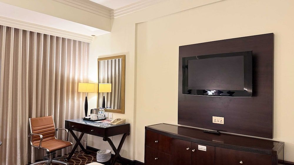 Deluxe Room, 1 Queen Bed