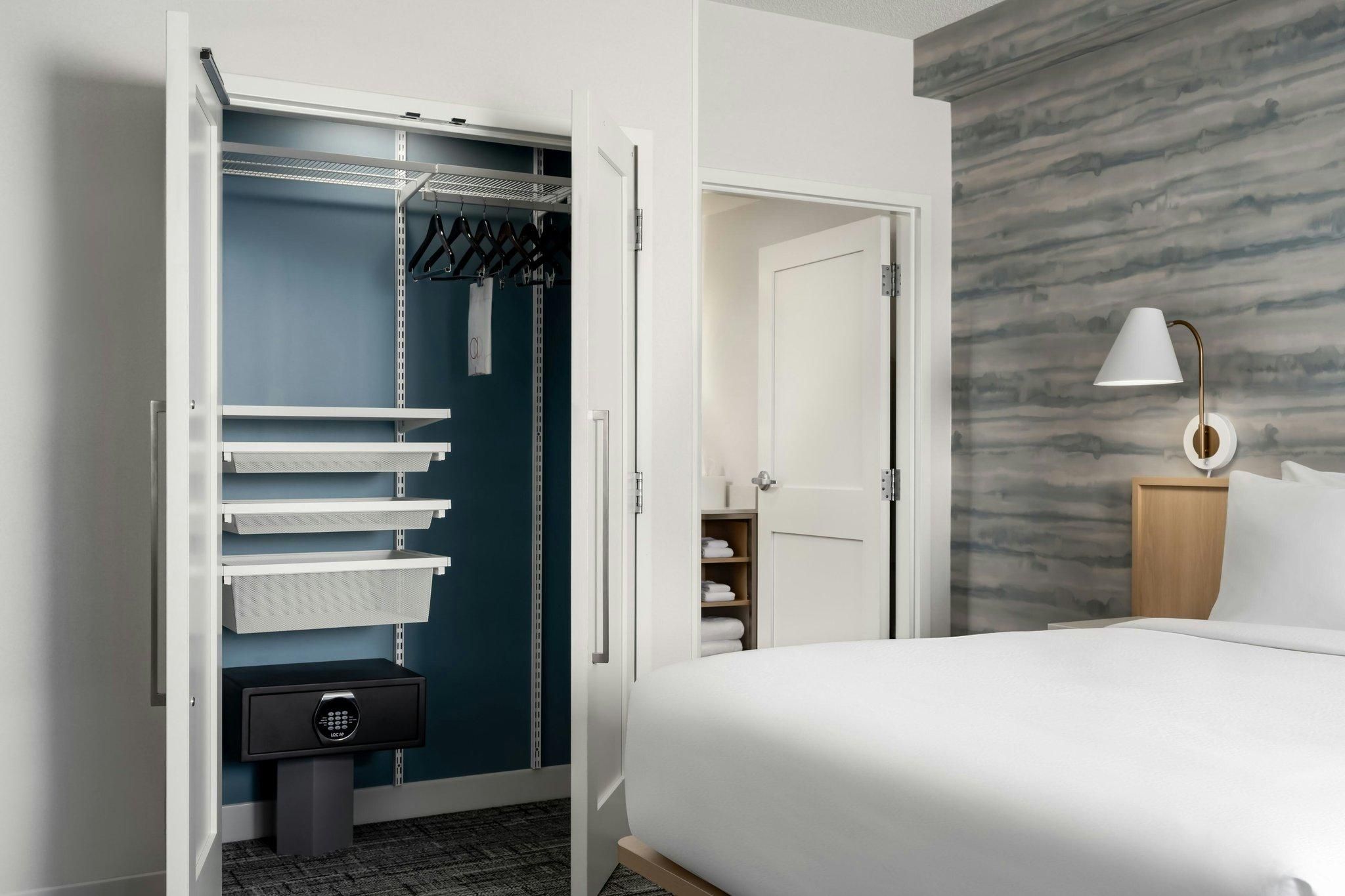 Studio, 1 King, Sofa bed