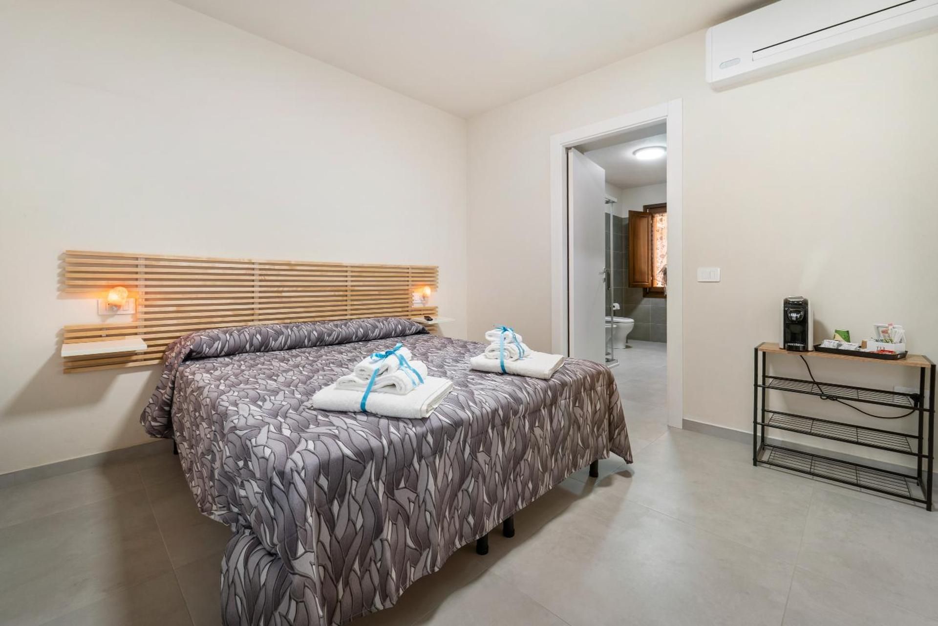 Villa Giovia Standard Queen Room