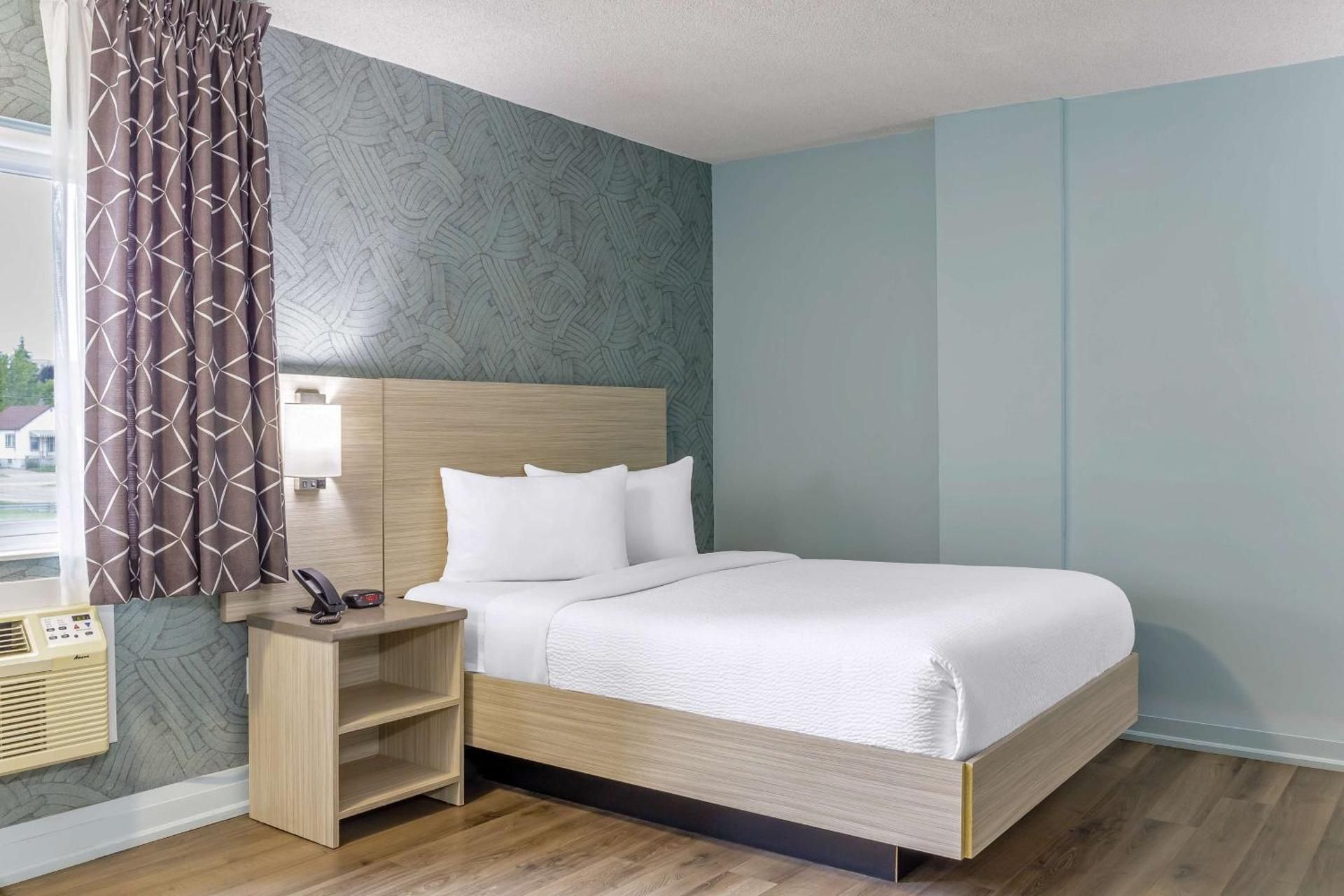 Deluxe Queen Room - Non-Smoking