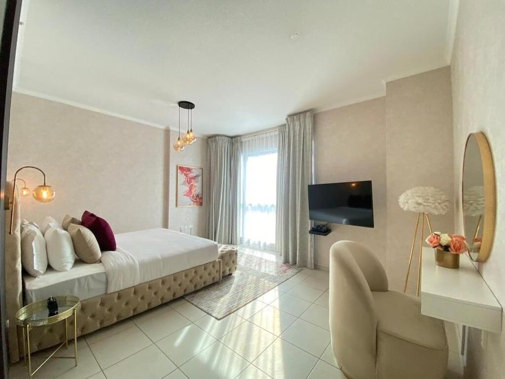 Apartment, Balcony, City View
